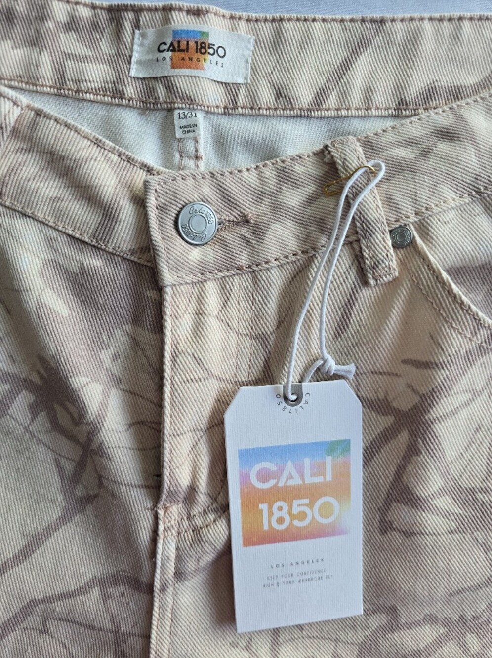 Cali 1850 Wide-Leg Printed Denim Jeans Neutral Abstract Tree Branch Camo Pattern - Picture 9 of 11